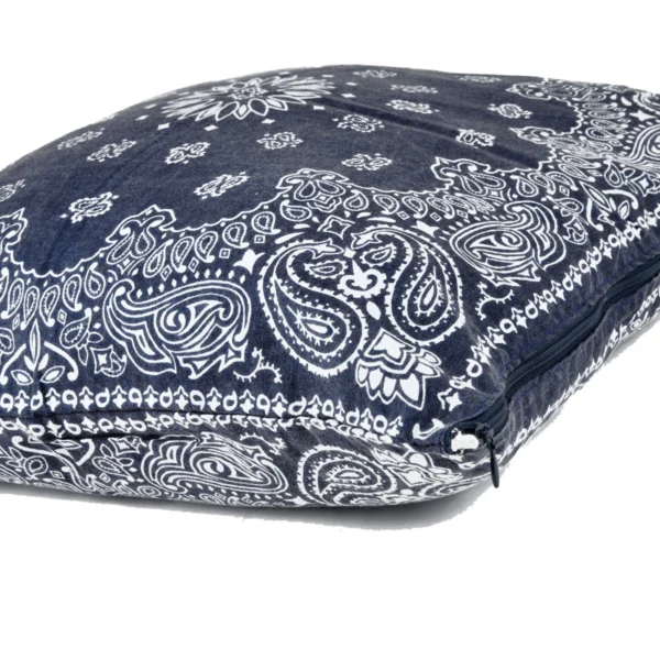 NikeSBペイズリー柄クッション 非売品　販促品 PAISLEYS BANDANA柄CUSHION COVER/STONE WASH[ペイズリーバンダナ柄